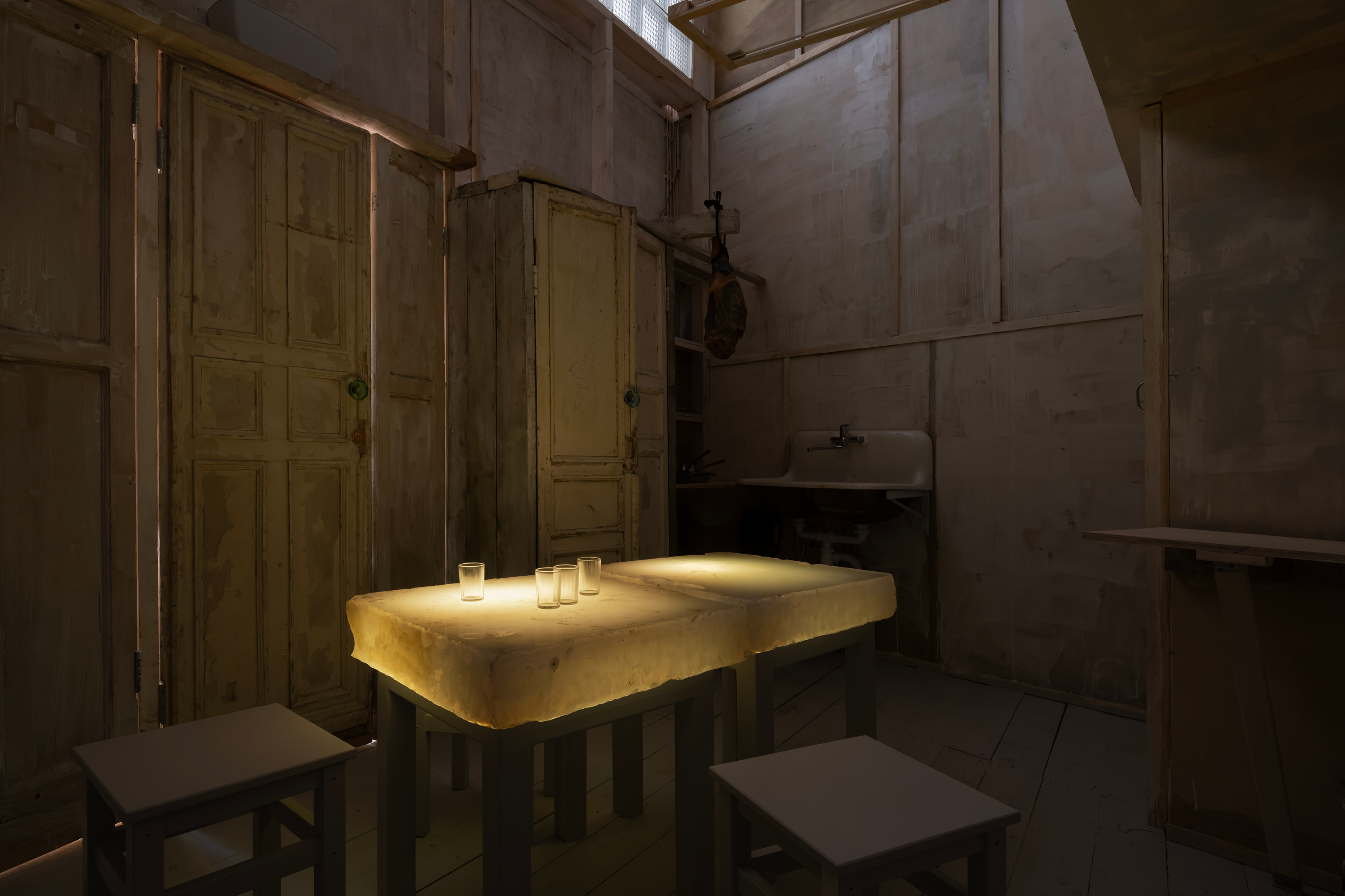 Инсталляция «Приют невинных»